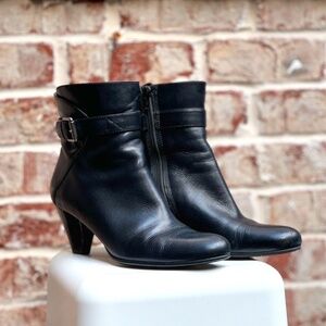 Ecco women's Hope black heeled ankle boot with silver buckle, size 7.5